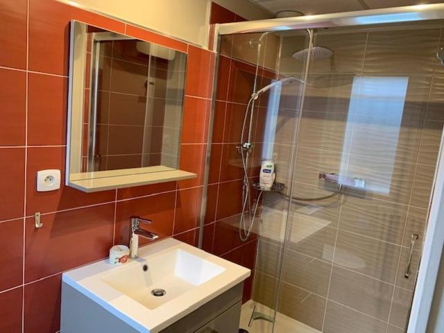 Chambre Independante Chez Particuliers Avec Salle De Bain Privative Anse Luaran gambar